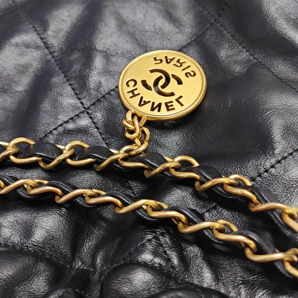 CHANEL 22 Medium Quilted Calfskin Black