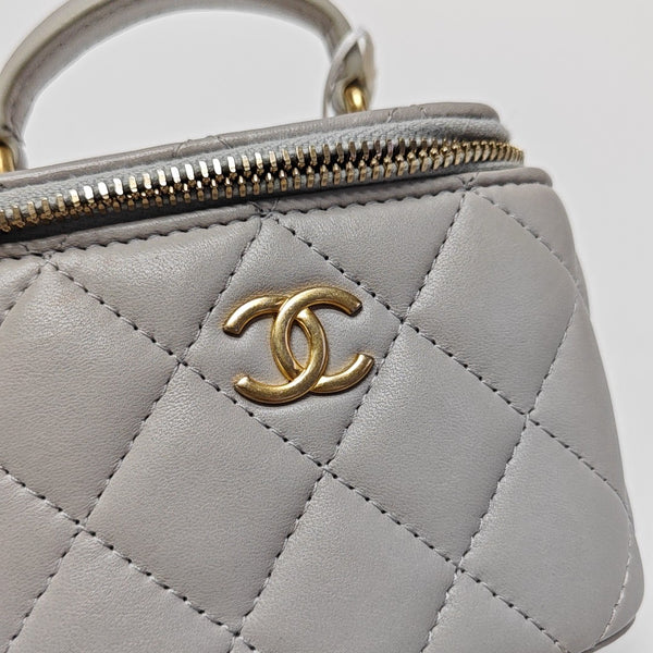 VANITY CASE Mini Quilted Lambskin Gray