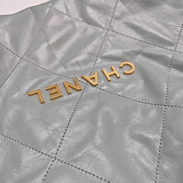 CHANEL 22 Small Quilted Calfskin Green