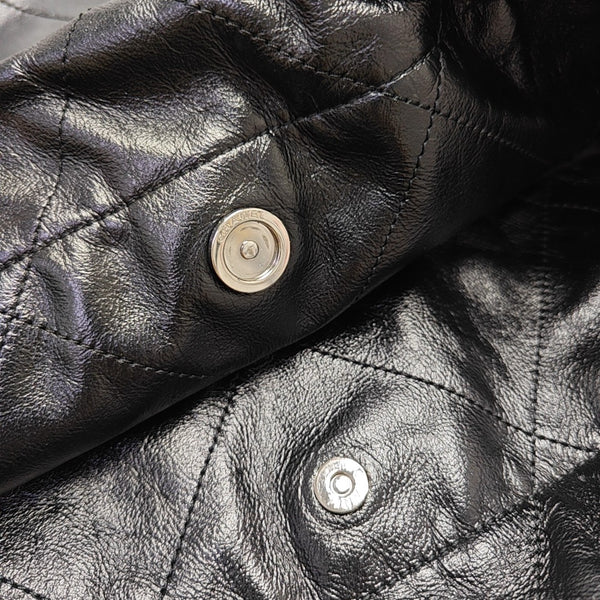 CHANEL 22 Medium Quilted Calfskin Black