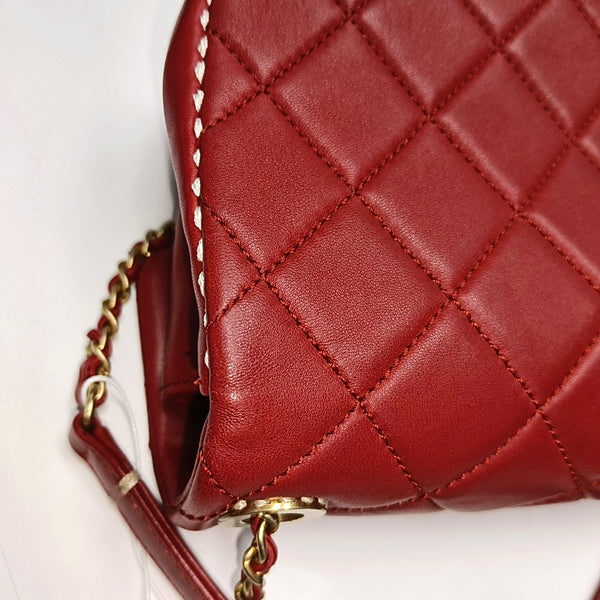 Authenticated pre-owned CLASSIC FLAP Quilted Lambskin Red - Shoulder Bag at Looply
