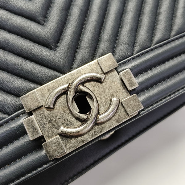 BOY CHANEL Medium Chevron Lambskin Black