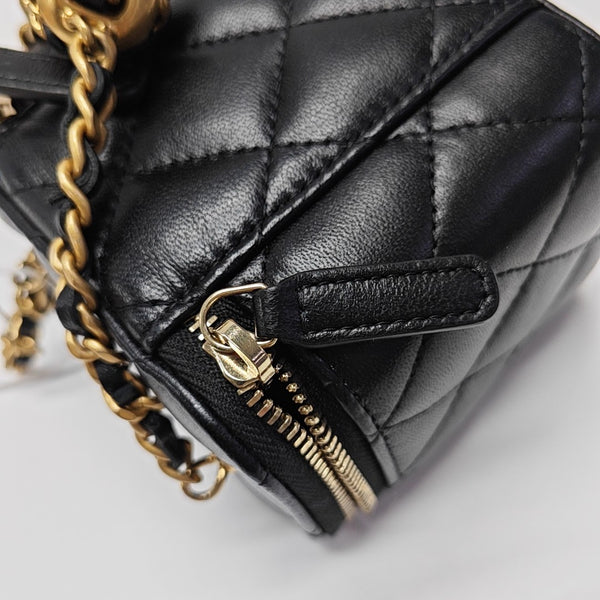 VANITY CASE Mini Quilted Lambskin Black