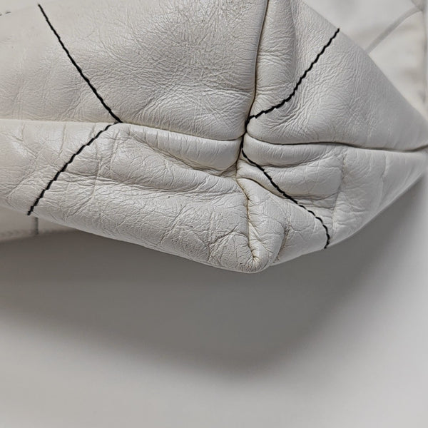 CHANEL 22 Medium Quilted Calfskin White