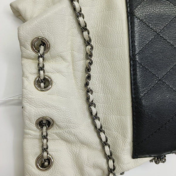 DRAWSTRING Medium Quilted Calfskin White