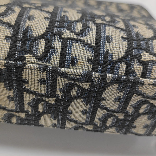 Authenticated pre-owned 30 Montaigne East-West Oblique Canvas Blue - Clutch at Looply