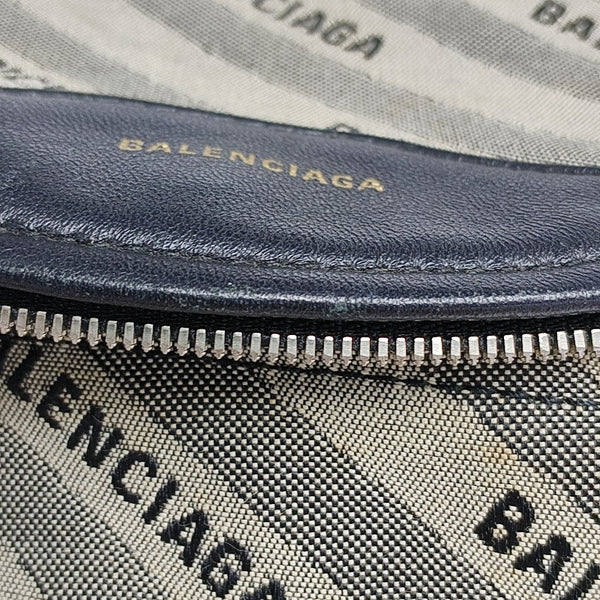 Souvenirs Canvas Gray