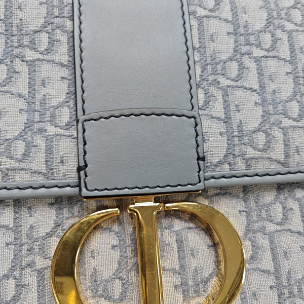 30 Montaigne Oblique Canvas Gray
