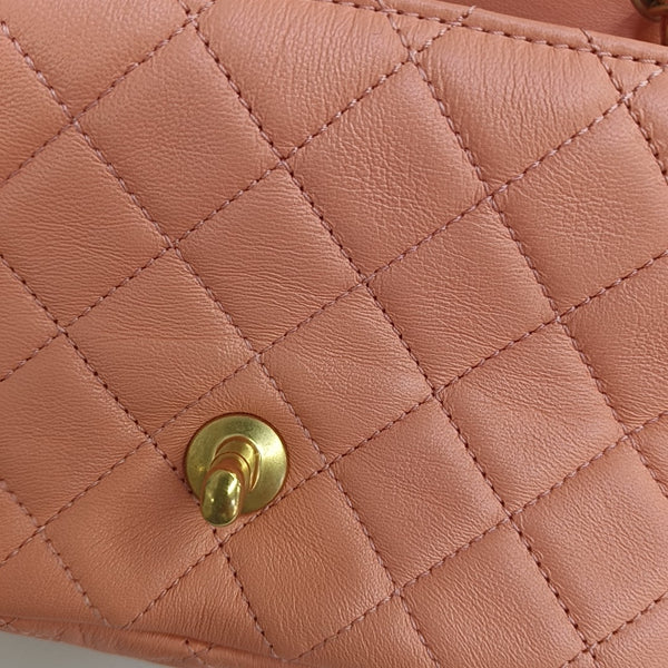 CLÁSICO CON SOLAPA Mini Piel de Cordero Acolchada Rosa