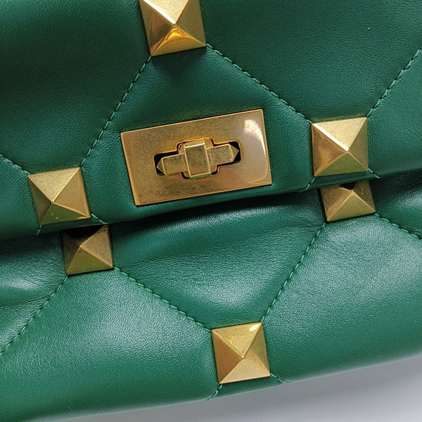 Roman Stud Medium Quilted Lambskin Green