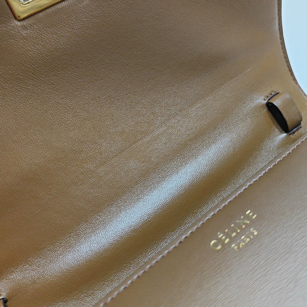 CLASSIC BOX Medium Calfskin Brown