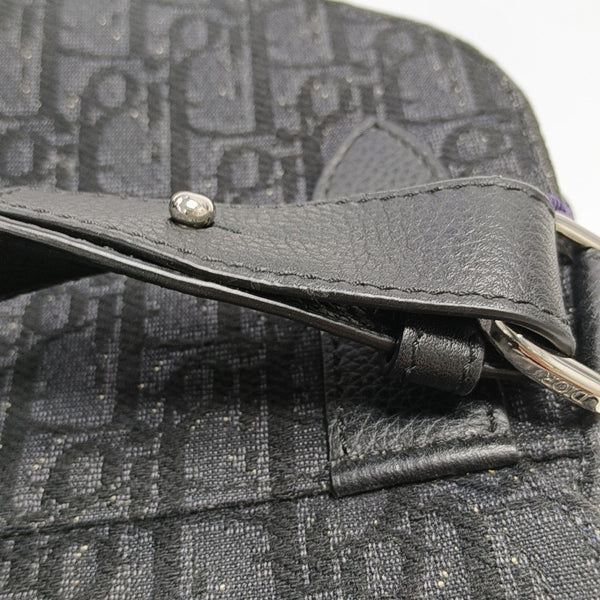 Saddle Medium Oblique Canvas Black