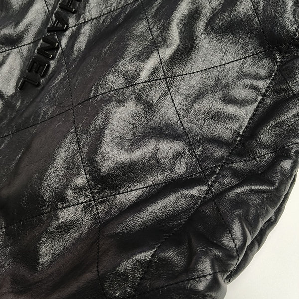 CHANEL 22 Medium Quilted Calfskin Black