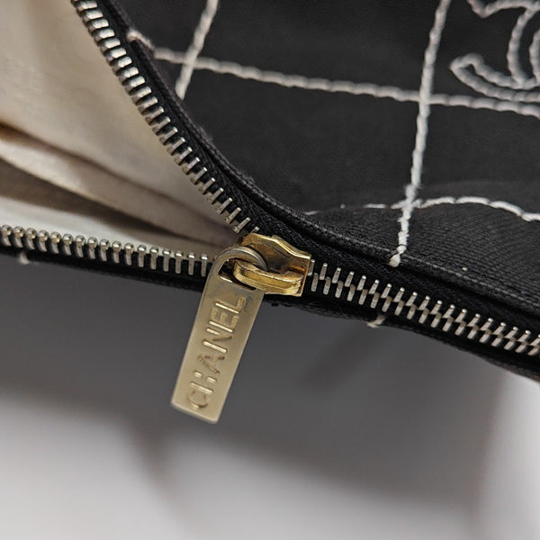 SQUARE STITCH Quilted Canvas Black