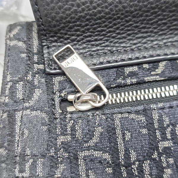 Saddle Medium Canvas Gray
