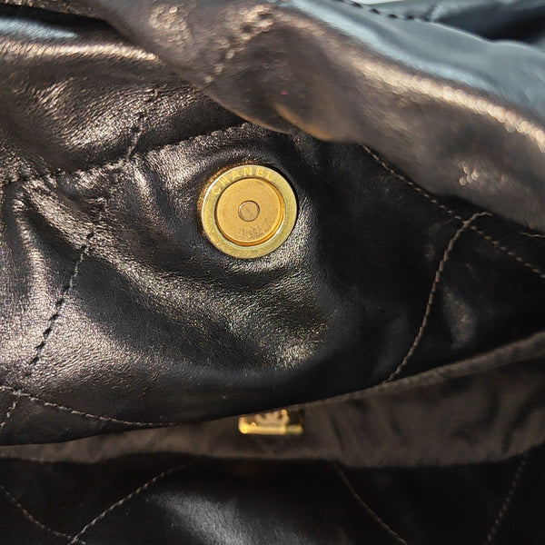 CHANEL 22 Small Quilted Calfskin Black