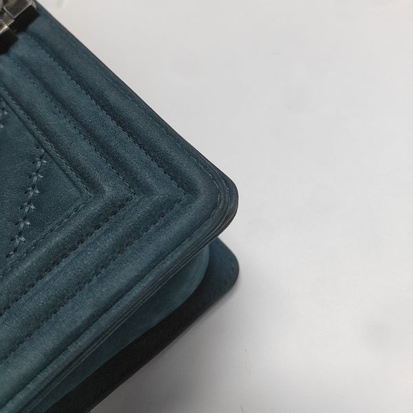 BOY CHANEL Medium Chevron Suede Blue