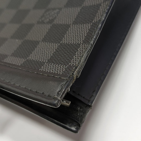 Pochette Voyag MM Damier Graphite Coated Canvas Gray