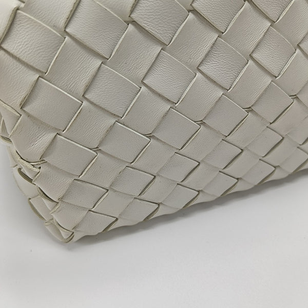 Authenticated pre-owned Andiamo Lambskin White - Shoulder Bag at Looply