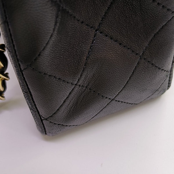 CLASSIC FLAP Medium Quilted Lambskin Black