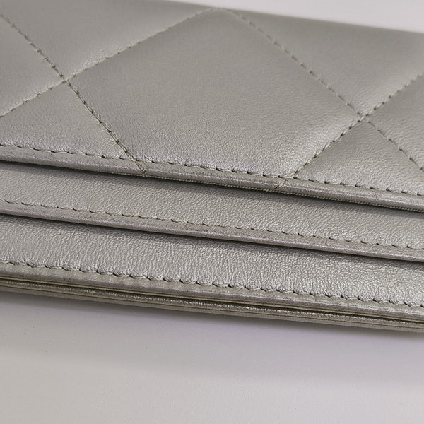 CHANEL 19 Small Quilted Lambskin Gray Wallet