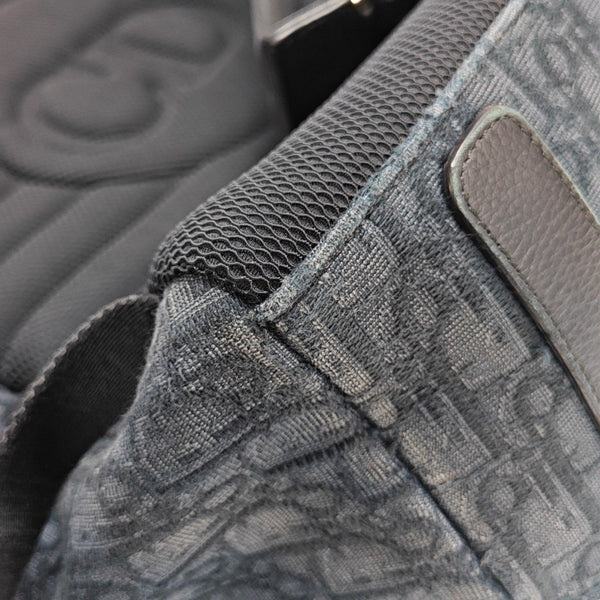 Rider Oblique Canvas Black