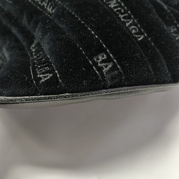 Souvenirs Velvet Black
