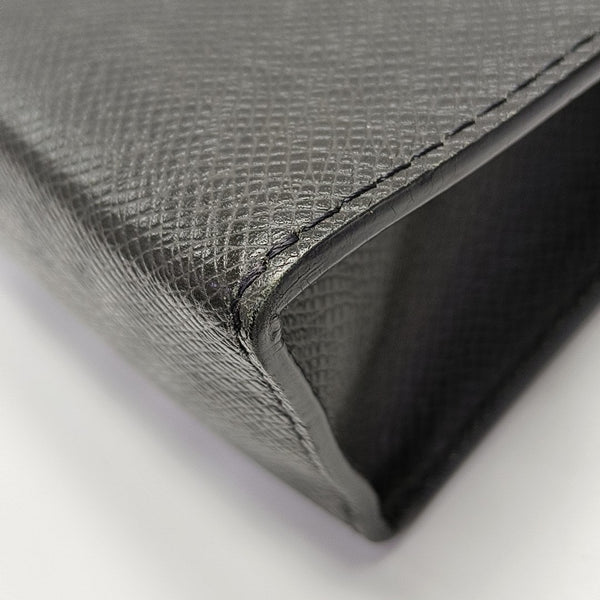Pochette Voyag MM Calfskin Black
