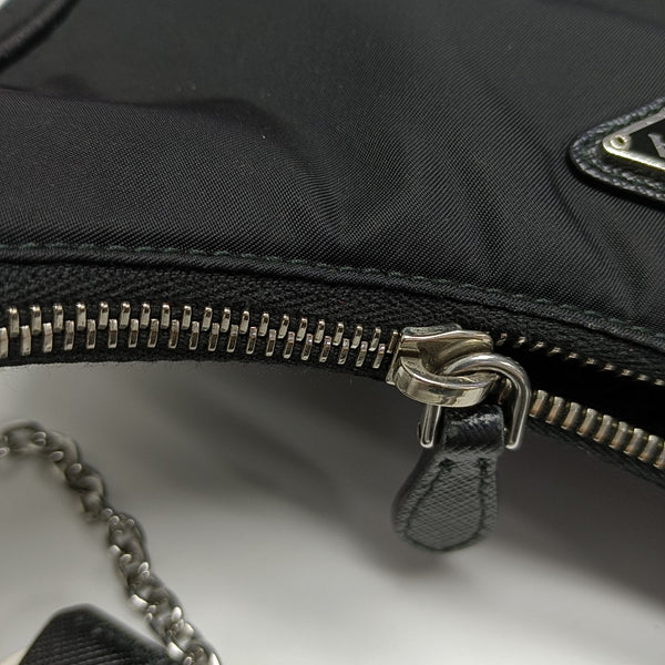 Authenticated pre-owned Re-Edition2005 Nylon Black - Shoulder Bag at Looply