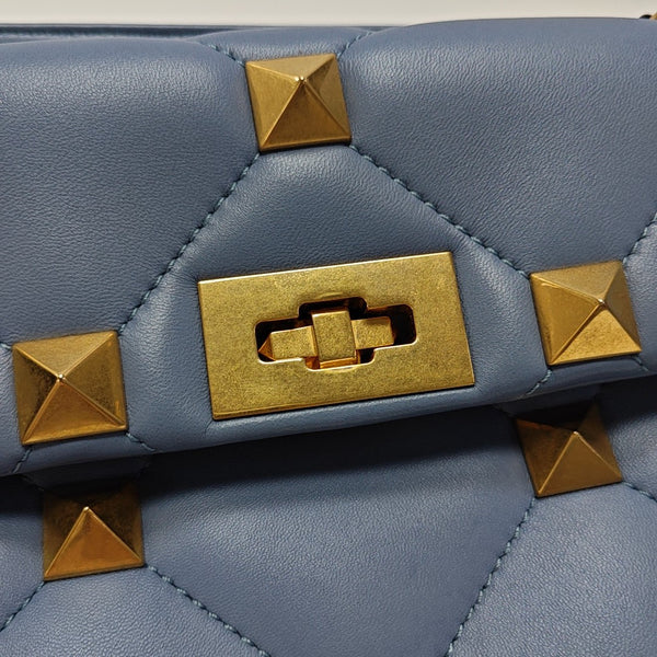 Roman Stud Medium Quilted Lambskin Blue