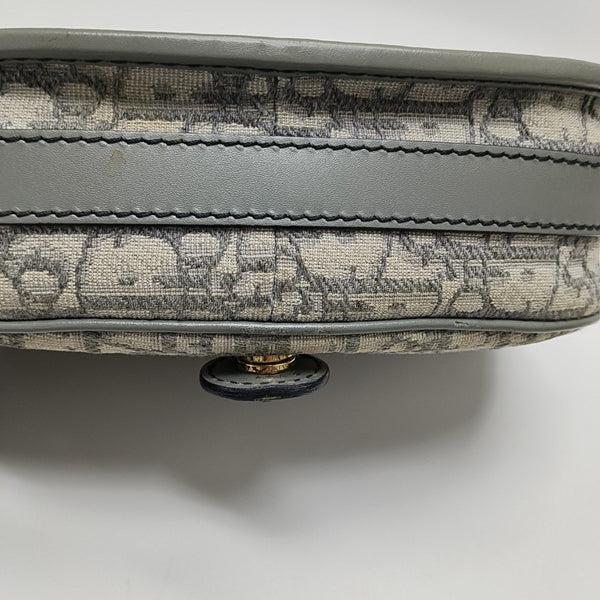 Bobby Medium Oblique Canvas Gray