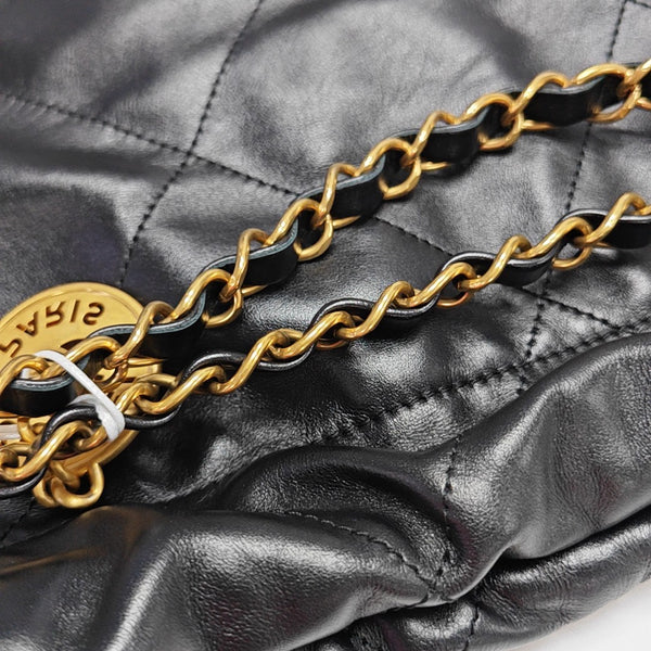 CHANEL 22 Medium Quilted Calfskin Black
