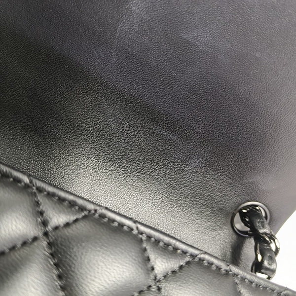 CLASSIC FLAP Mini Quilted Lambskin Black