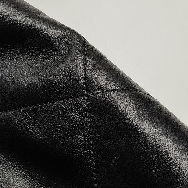 CHANEL 22 Medium Quilted Calfskin Black