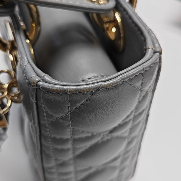 Lady Dior Pequeño de Piel de Cordero Acolchada Gris