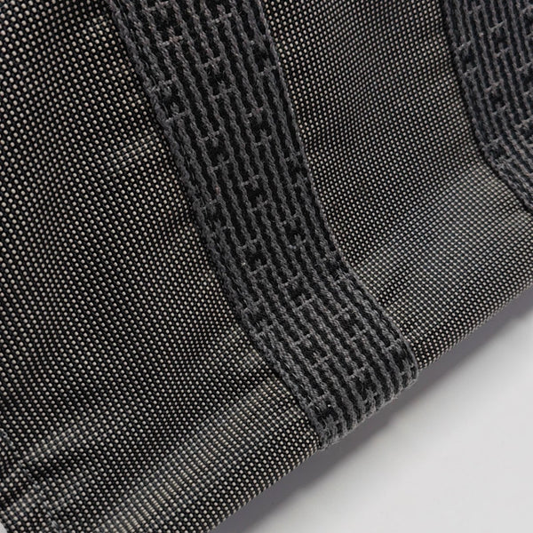 Her Line Small Canvas Gray