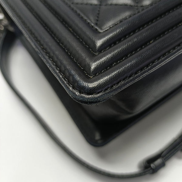 BOY CHANEL Medium Quilted Calfskin Black