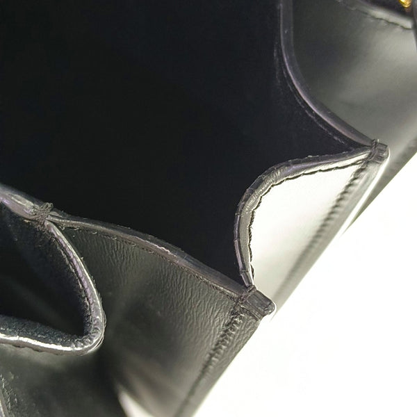 Authenticated pre-owned CLASSIC BOX Medium Calfskin Black - Crossbody Bag at Looply