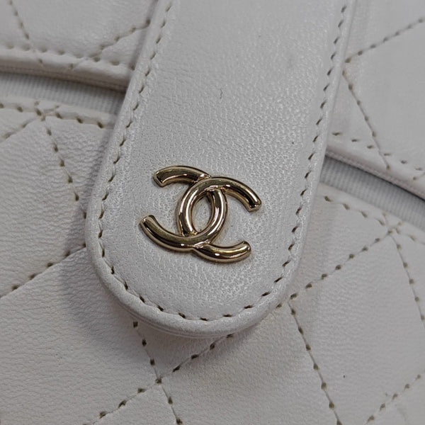 Round Vanity Medium Quilted Lambskin White