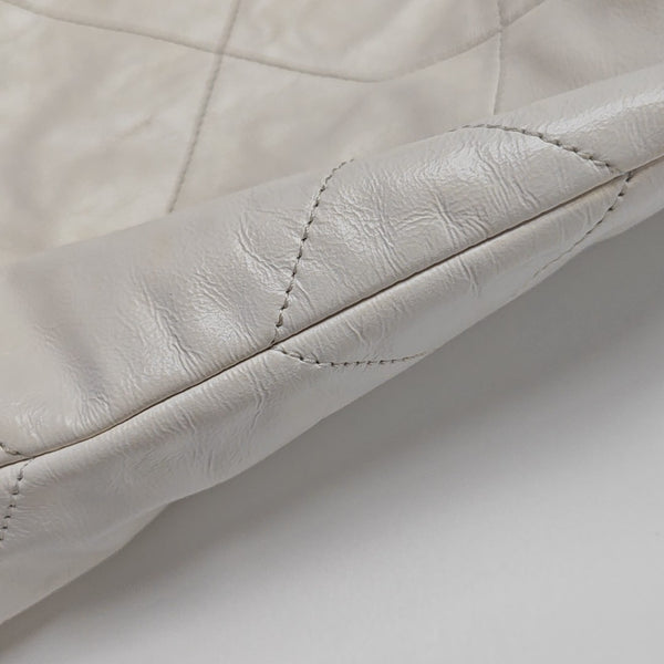CHANEL 22 Medium Quilted Calfskin White