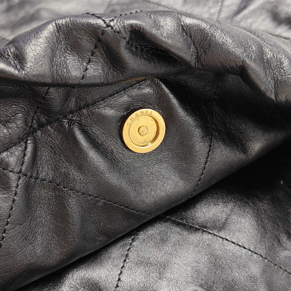 CHANEL 22 Large Quilted Calfskin Black