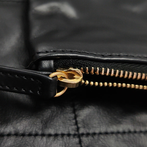 CHANEL 22 Medium Quilted Calfskin Black