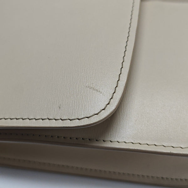 CLASSIC BOX Piel de becerro mediana Beige