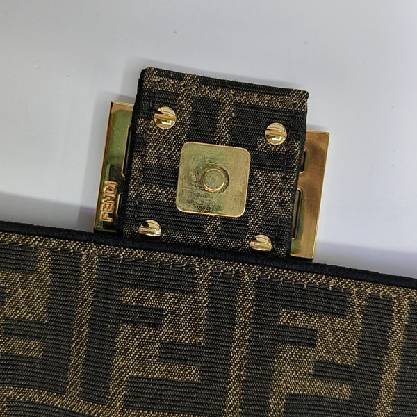 Baguette Medium Canvas Brown