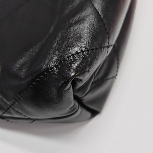 CHANEL 22 Mini Quilted Calfskin Black