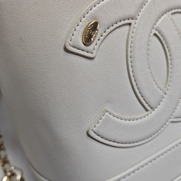 VINTAGE COSMETIC BAGS Quilted Lambskin White