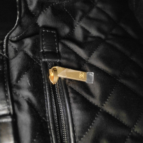 CHANEL 22 Large Calfskin Black