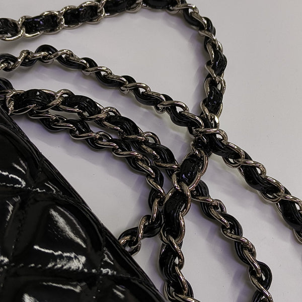 CLASSIC FLAP Jumbo Quilted Patent Leather Black