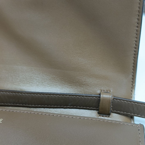 CLASSIC BOX Medium Calfskin Brown