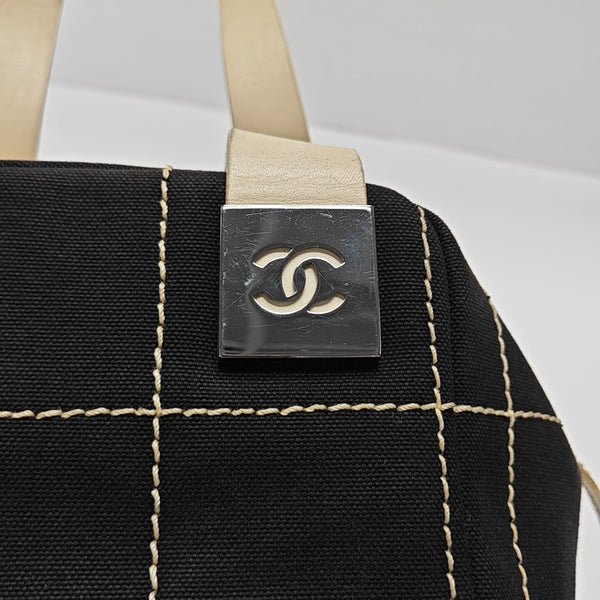 SQUARE STITCH Canvas Black